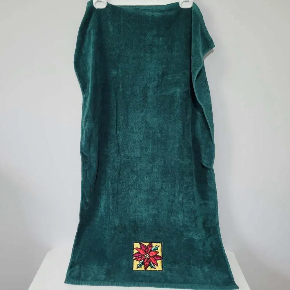 Vintage Christmas Towel Set Of 2 Bath Hand Green Poinsettia Embroidered Cotton